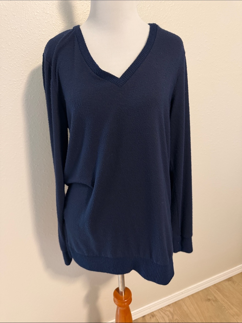 Lucky Brand Women's Dark Navy V-Neck Sweater